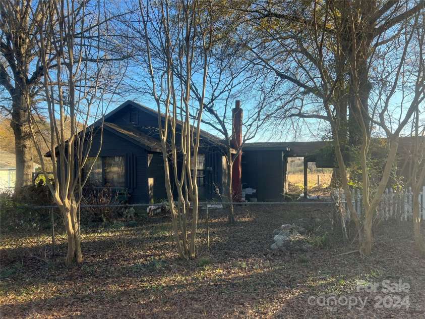 3217 Howe Dairy Road, Gastonia, NC 28056.  MLS# CAR4204852, YatesRealty ID 10592. 