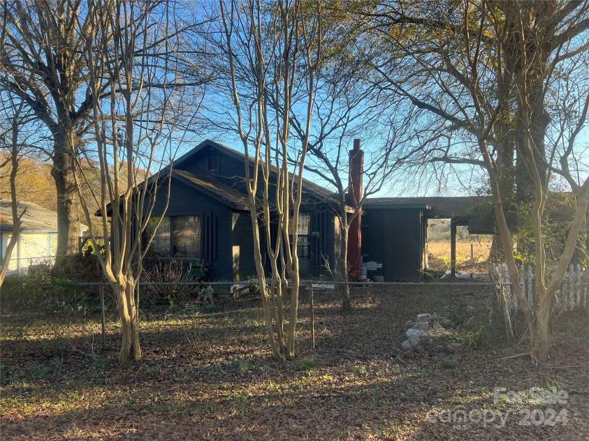 3217 Howe Dairy Road, Gastonia, NC 28056.  MLS# CAR4204852, YatesRealty ID 10592. 