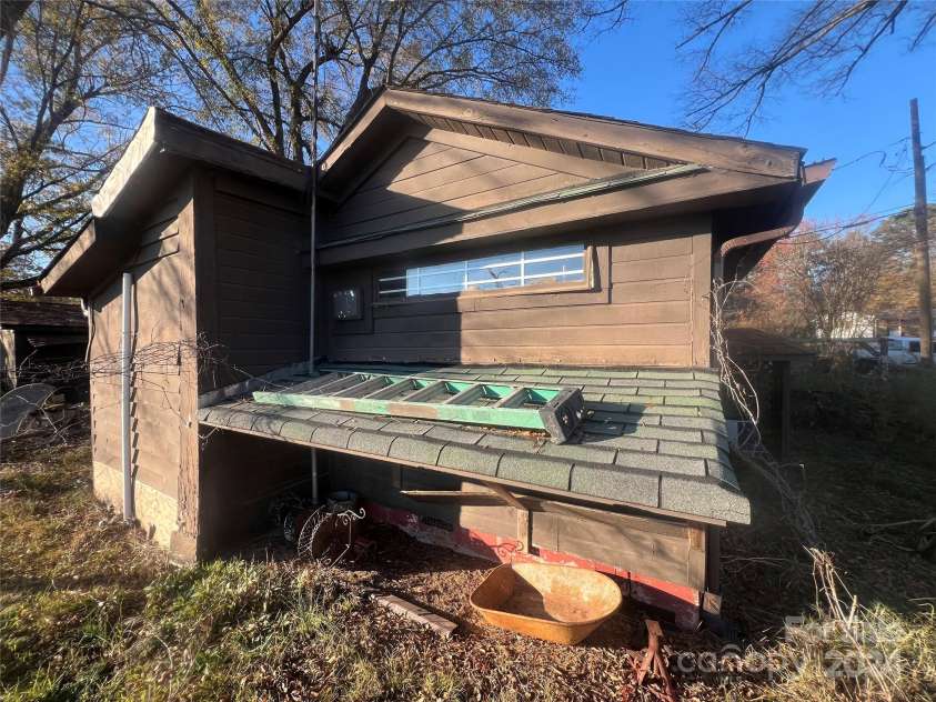 3217 Howe Dairy Road, Gastonia, NC 28056.  MLS# CAR4204852, YatesRealty ID 10592. 