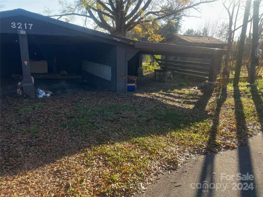 3217 Howe Dairy Road, Gastonia, NC 28056.  MLS# CAR4204852, YatesRealty ID 10592. 