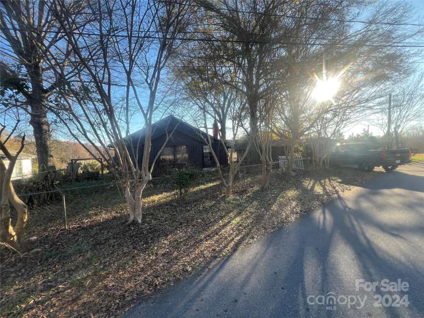 3217 Howe Dairy Road, Gastonia, NC 28056.  MLS# CAR4204852, YatesRealty ID 10592. 