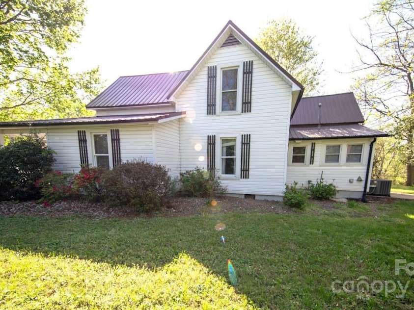 216 Main Street, Granite Falls, NC 28630.  MLS# CAR4242619, YatesRealty ID 10595. 