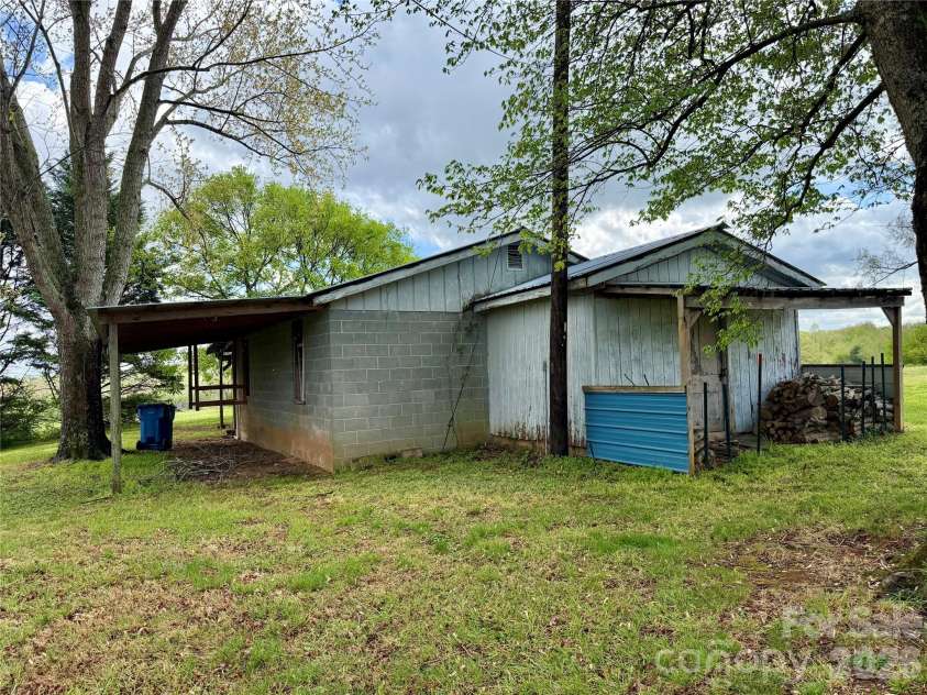 6257 NC 10 Highway, Hickory, NC 28602.  MLS# CAR4365992, YatesRealty ID 10596. 