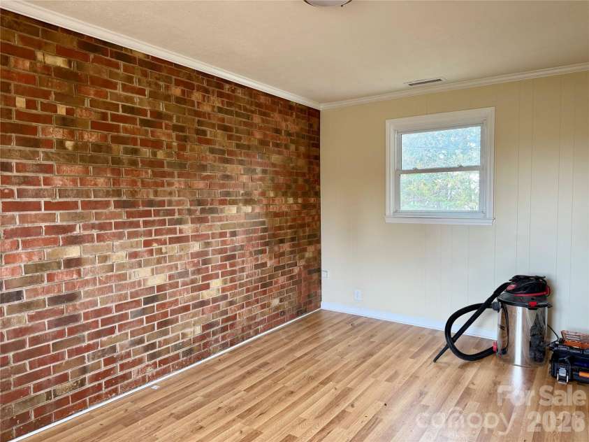 6257 NC 10 Highway, Hickory, NC 28602.  MLS# CAR4365992, YatesRealty ID 10596. 