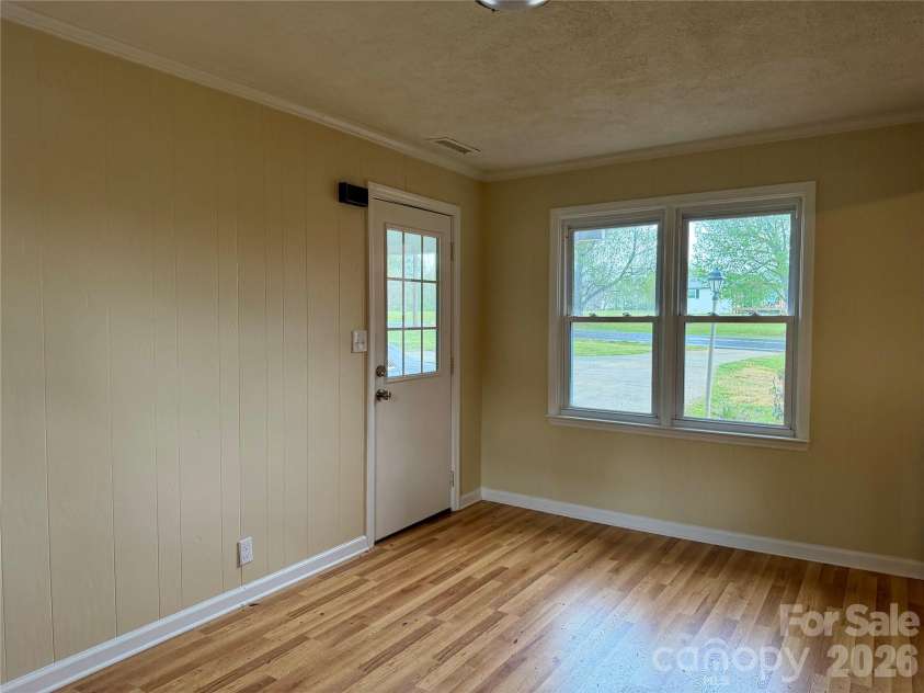 6257 NC 10 Highway, Hickory, NC 28602.  MLS# CAR4365992, YatesRealty ID 10596. 