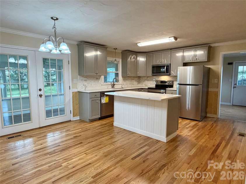 6257 NC 10 Highway, Hickory, NC 28602.  MLS# CAR4365992, YatesRealty ID 10596. 