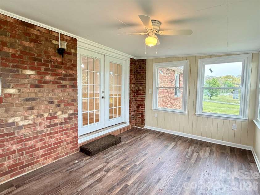 6257 NC 10 Highway, Hickory, NC 28602.  MLS# CAR4365992, YatesRealty ID 10596. 