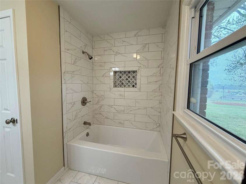 6257 NC 10 Highway, Hickory, NC 28602.  MLS# CAR4365992, YatesRealty ID 10596. 