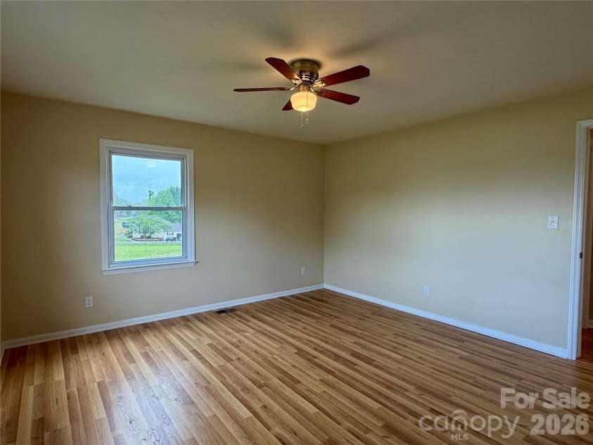 6257 NC 10 Highway, Hickory, NC 28602.  MLS# CAR4365992, YatesRealty ID 10596. 