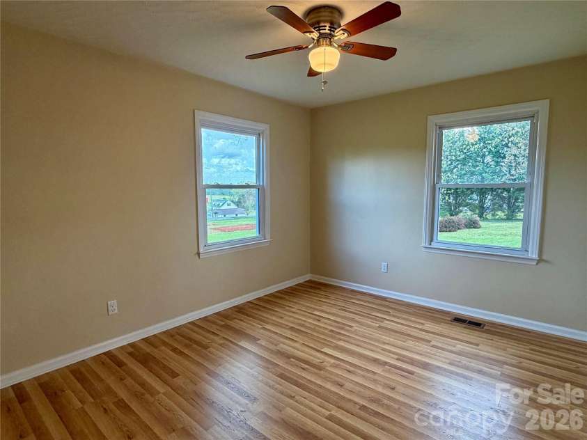 6257 NC 10 Highway, Hickory, NC 28602.  MLS# CAR4365992, YatesRealty ID 10596. 