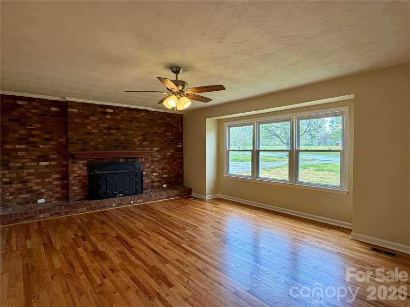 6257 NC 10 Highway, Hickory, NC 28602.  MLS# CAR4365992, YatesRealty ID 10596. 