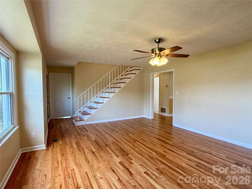 6257 NC 10 Highway, Hickory, NC 28602.  MLS# CAR4365992, YatesRealty ID 10596. 
