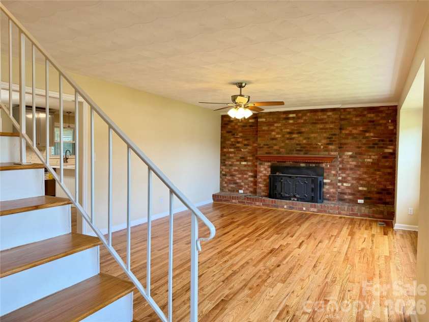 6257 NC 10 Highway, Hickory, NC 28602.  MLS# CAR4365992, YatesRealty ID 10596. 