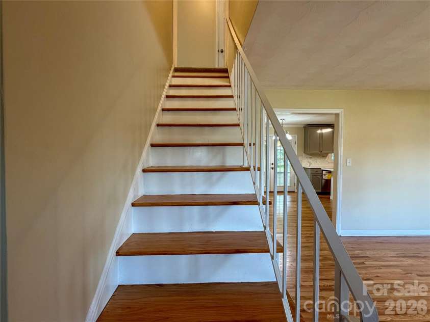 6257 NC 10 Highway, Hickory, NC 28602.  MLS# CAR4365992, YatesRealty ID 10596. 