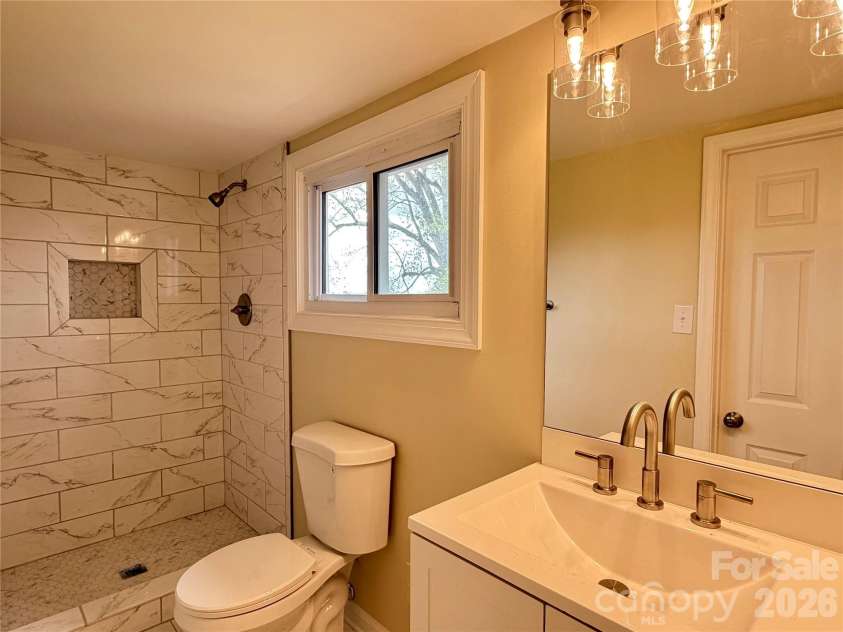 6257 NC 10 Highway, Hickory, NC 28602.  MLS# CAR4365992, YatesRealty ID 10596. 