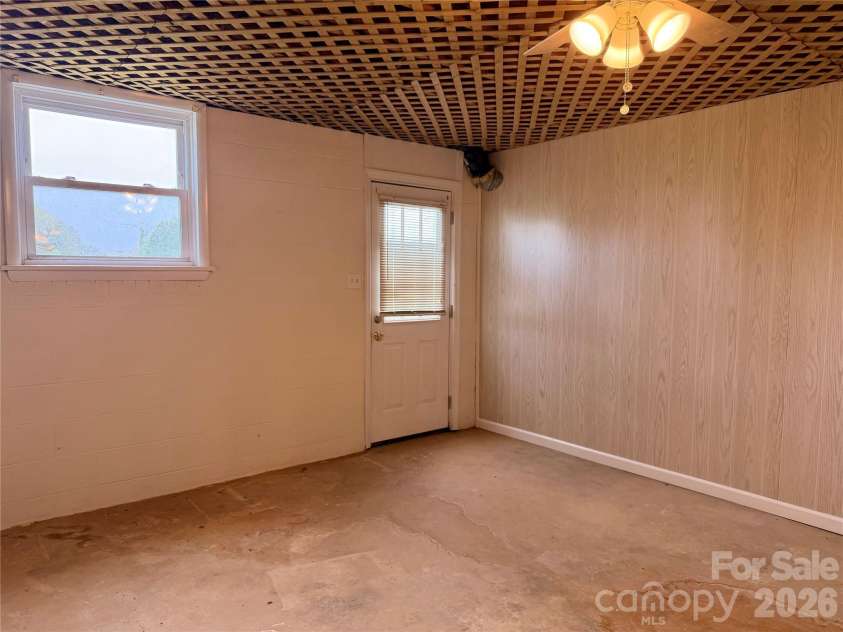 6257 NC 10 Highway, Hickory, NC 28602.  MLS# CAR4365992, YatesRealty ID 10596. 