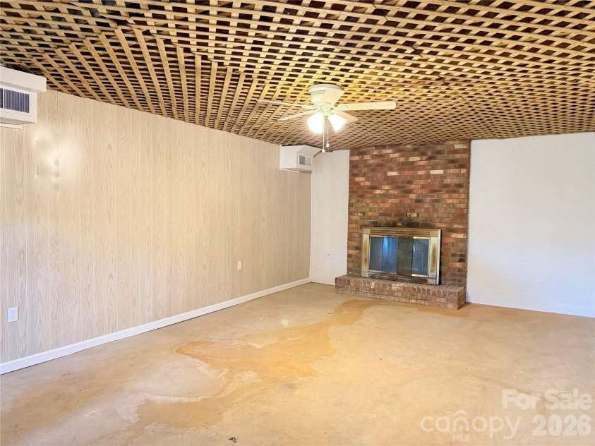 6257 NC 10 Highway, Hickory, NC 28602.  MLS# CAR4365992, YatesRealty ID 10596. 