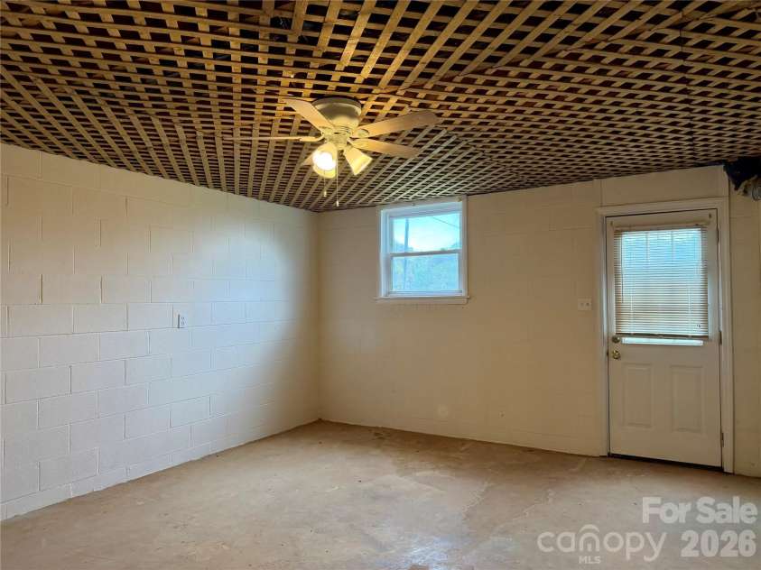 6257 NC 10 Highway, Hickory, NC 28602.  MLS# CAR4365992, YatesRealty ID 10596. 