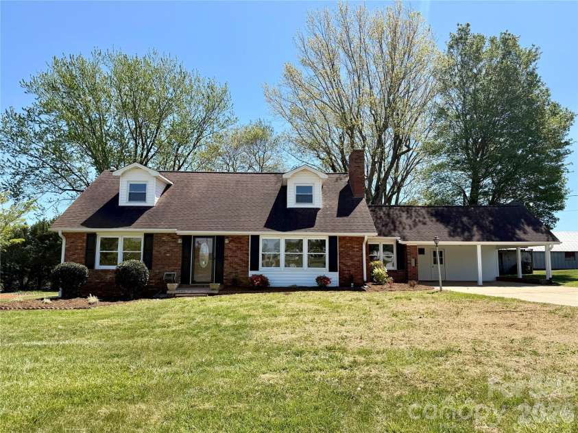 6257 NC 10 Highway, Hickory, NC 28602.  MLS# CAR4365992, YatesRealty ID 10596. 