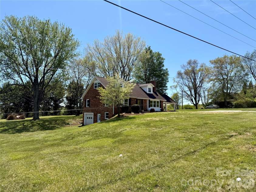 6257 NC 10 Highway, Hickory, NC 28602.  MLS# CAR4365992, YatesRealty ID 10596. 