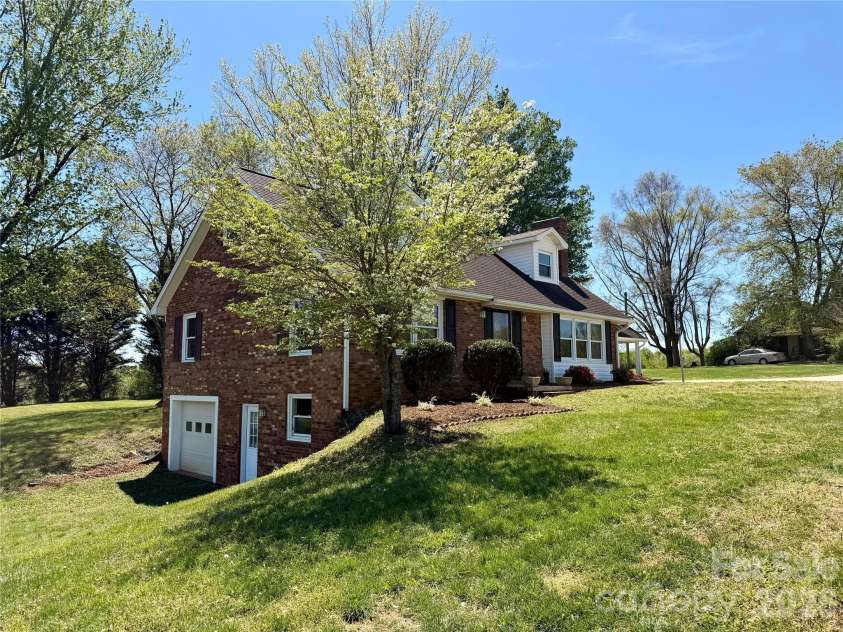 6257 NC 10 Highway, Hickory, NC 28602.  MLS# CAR4365992, YatesRealty ID 10596. 