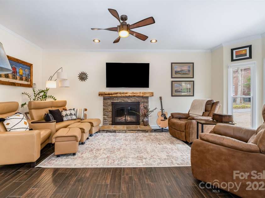 125 High Sail Court, Mooresville, NC 28117.  MLS# CAR4230452, YatesRealty ID 10597. 