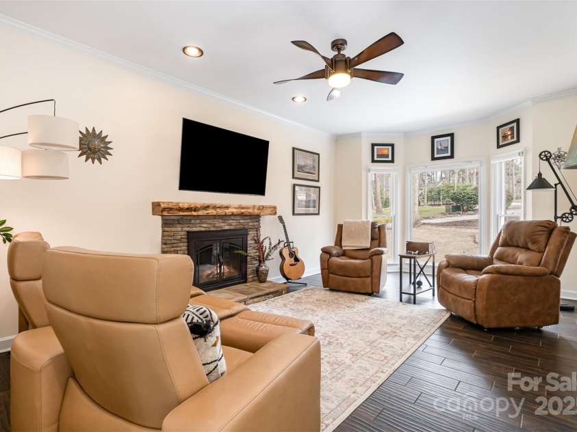 125 High Sail Court, Mooresville, NC 28117.  MLS# CAR4230452, YatesRealty ID 10597. 