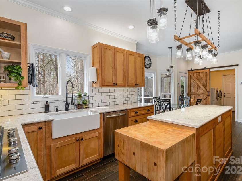 125 High Sail Court, Mooresville, NC 28117.  MLS# CAR4230452, YatesRealty ID 10597. 