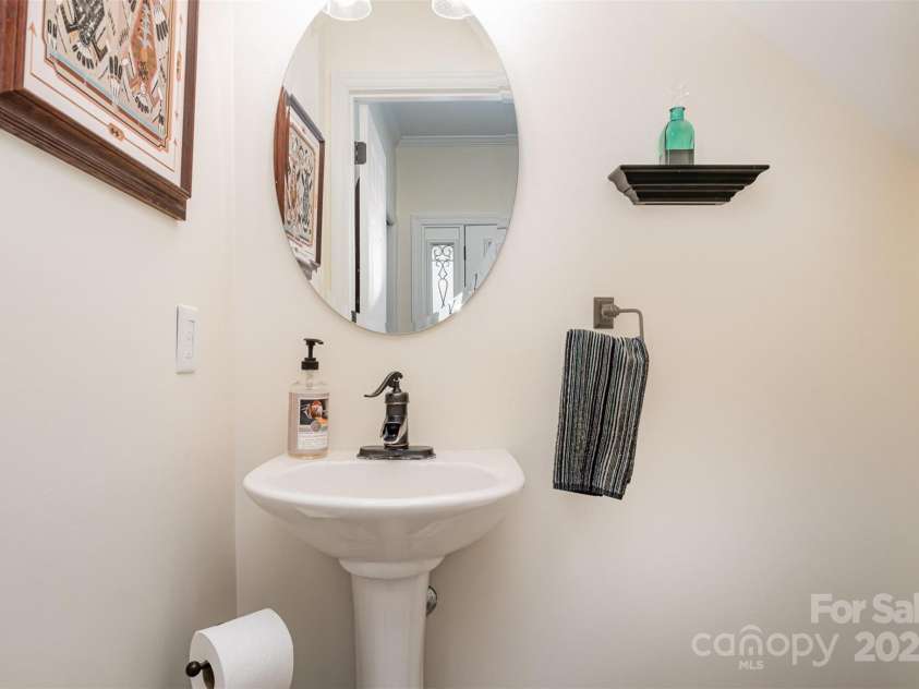 125 High Sail Court, Mooresville, NC 28117.  MLS# CAR4230452, YatesRealty ID 10597. 