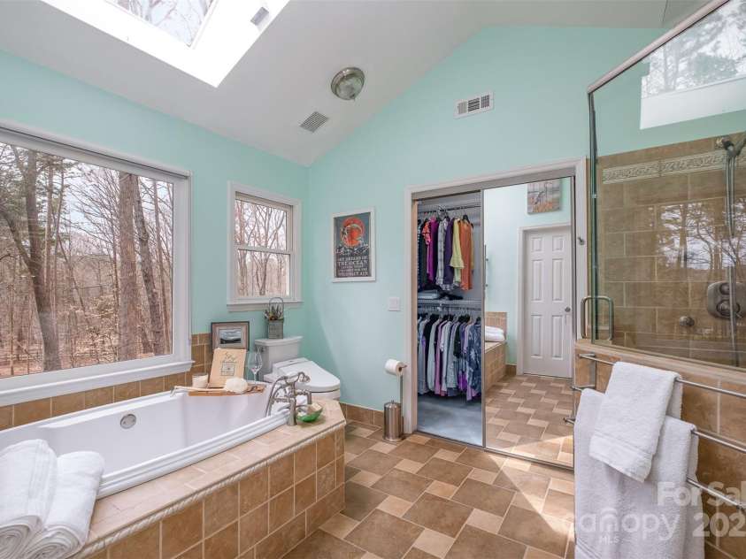 125 High Sail Court, Mooresville, NC 28117.  MLS# CAR4230452, YatesRealty ID 10597. 