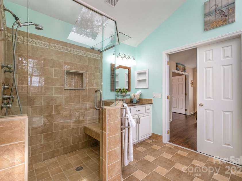 125 High Sail Court, Mooresville, NC 28117.  MLS# CAR4230452, YatesRealty ID 10597. 