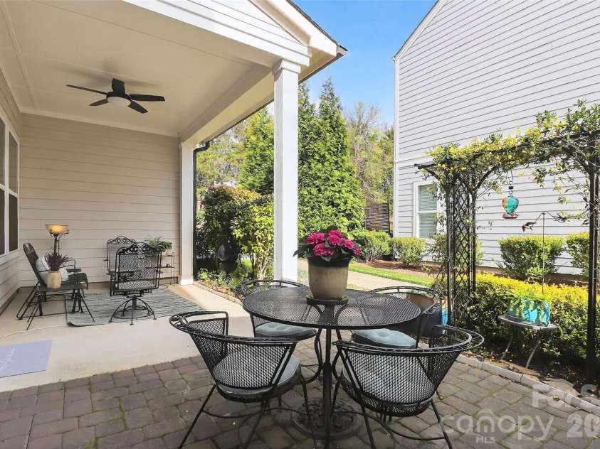 9106 Catherine Woods Place, Charlotte, NC 28277.  MLS# CAR4364118, YatesRealty ID 10597. 
