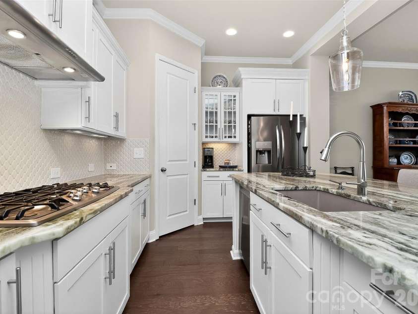 9106 Catherine Woods Place, Charlotte, NC 28277.  MLS# CAR4364118, YatesRealty ID 10597. 