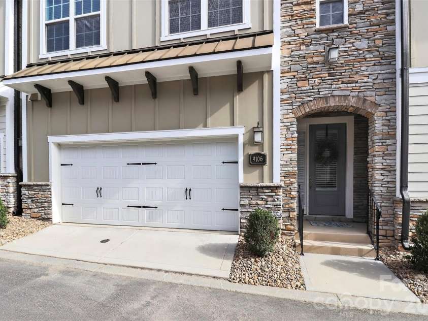 9106 Catherine Woods Place, Charlotte, NC 28277.  MLS# CAR4364118, YatesRealty ID 10597. 