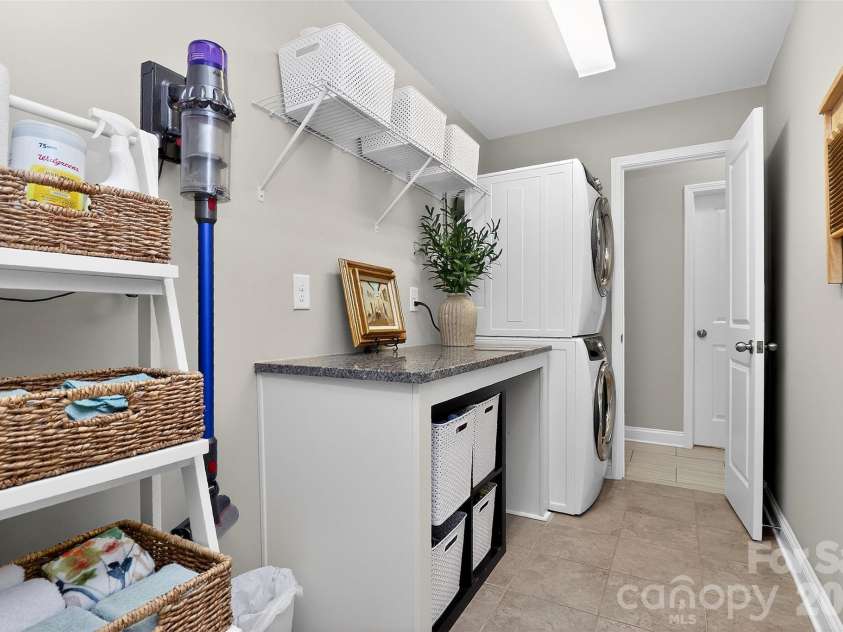 9106 Catherine Woods Place, Charlotte, NC 28277.  MLS# CAR4364118, YatesRealty ID 10597. 