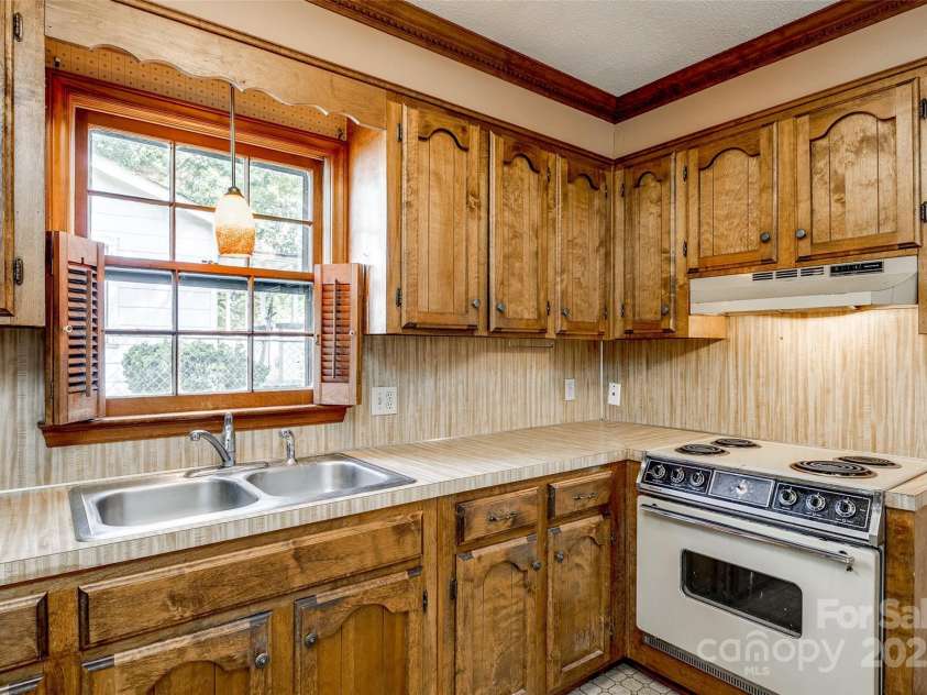 862 Eastwood Drive, Rock Hill, SC 29730.  MLS# CAR4247359, YatesRealty ID 10598. 