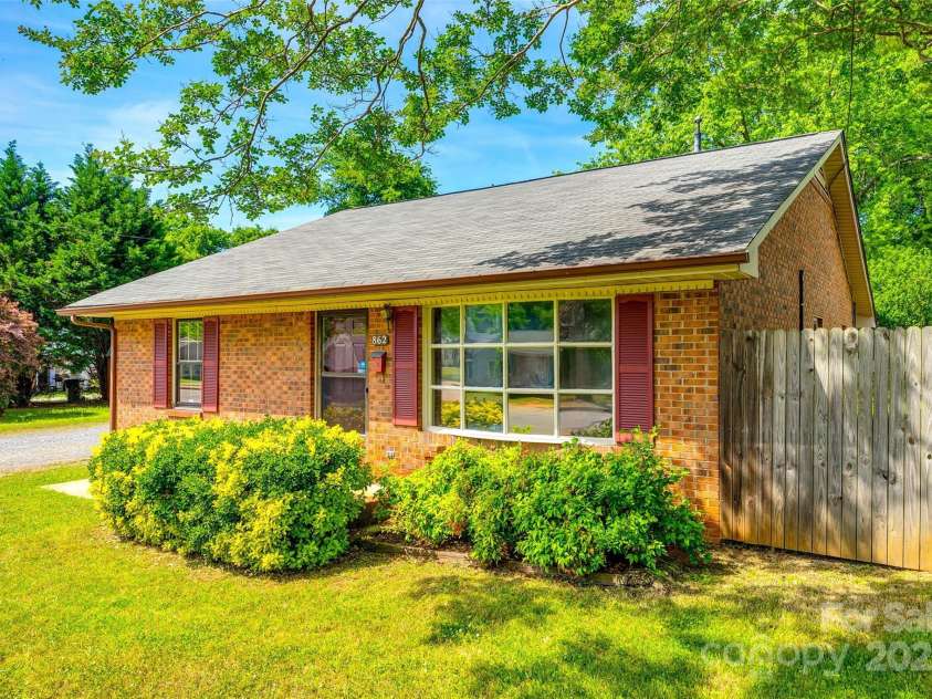 862 Eastwood Drive, Rock Hill, SC 29730.  MLS# CAR4247359, YatesRealty ID 10598. 862 Eastwood