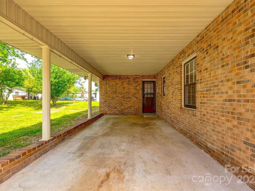 862 Eastwood Drive, Rock Hill, SC 29730.  MLS# CAR4247359, YatesRealty ID 10598. Convenient Attached Carport