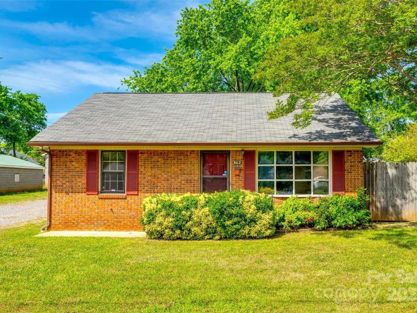 862 Eastwood Drive, Rock Hill, SC 29730.  MLS# CAR4247359, YatesRealty ID 10598. Welcome Home