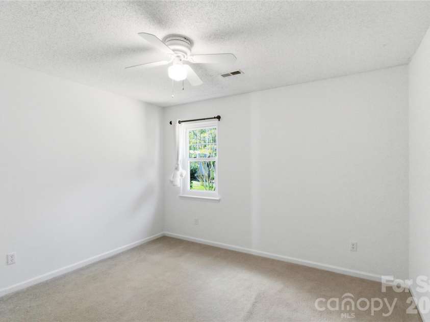 2909 Oakcroft Drive, Matthews, NC 28105.  MLS# CAR4358582, YatesRealty ID 10599. 