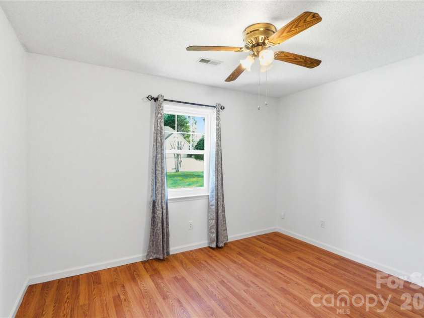 2909 Oakcroft Drive, Matthews, NC 28105.  MLS# CAR4358582, YatesRealty ID 10599. 