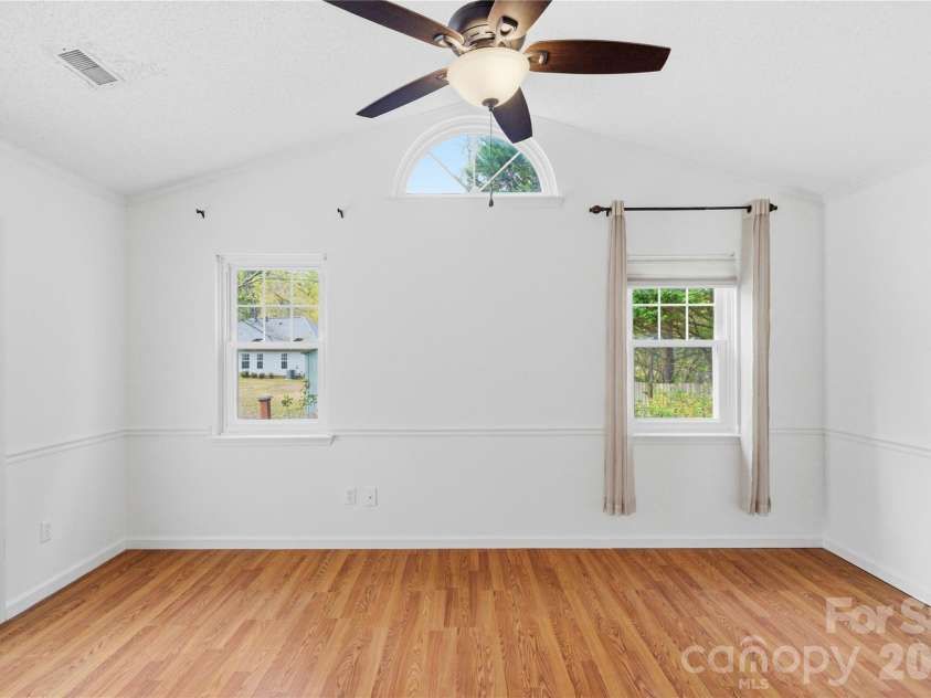 2909 Oakcroft Drive, Matthews, NC 28105.  MLS# CAR4358582, YatesRealty ID 10599. 