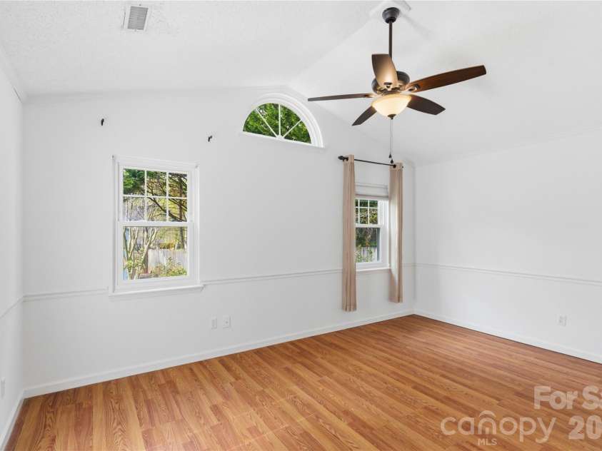 2909 Oakcroft Drive, Matthews, NC 28105.  MLS# CAR4358582, YatesRealty ID 10599. 