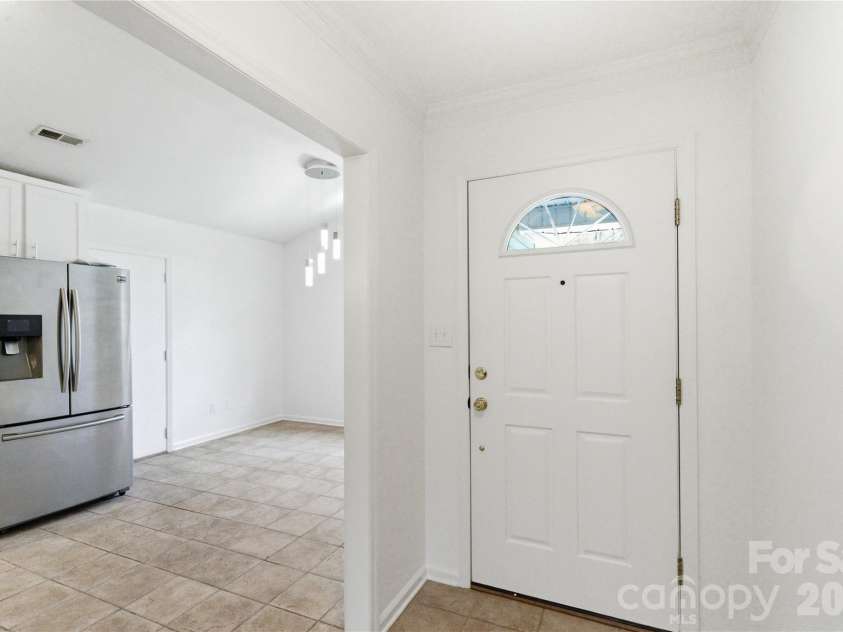 2909 Oakcroft Drive, Matthews, NC 28105.  MLS# CAR4358582, YatesRealty ID 10599. 