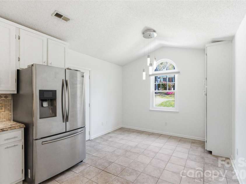 2909 Oakcroft Drive, Matthews, NC 28105.  MLS# CAR4358582, YatesRealty ID 10599. 