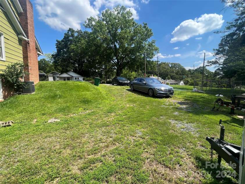 1318 Enderly Road, Charlotte, NC 28208.  MLS# CAR4143612, YatesRealty ID 106. 
