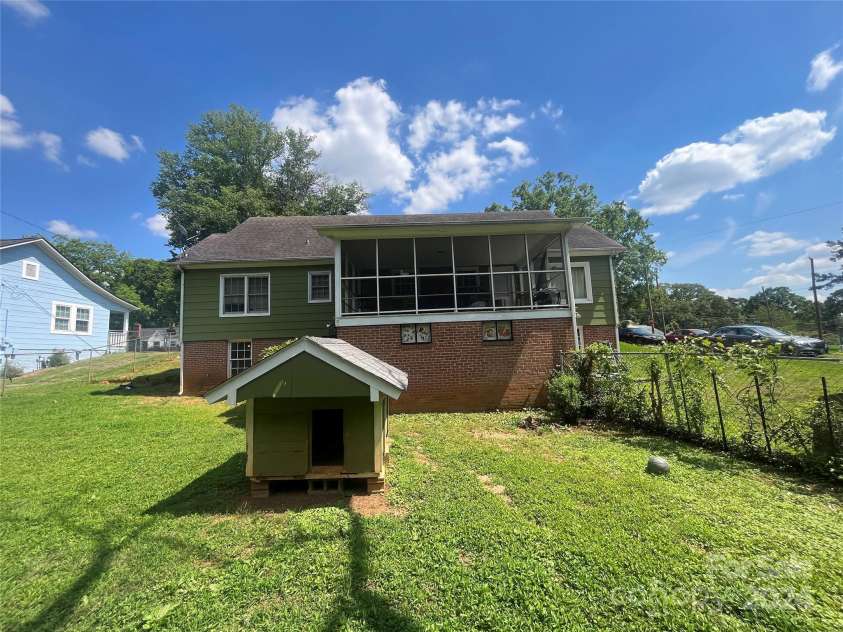 1318 Enderly Road, Charlotte, NC 28208.  MLS# CAR4143612, YatesRealty ID 106. 