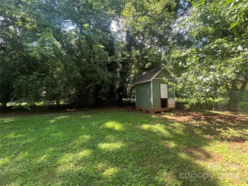 1318 Enderly Road, Charlotte, NC 28208.  MLS# CAR4143612, YatesRealty ID 106. Area in rear of home
