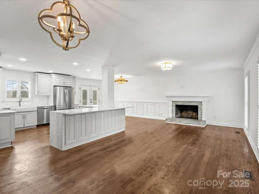 3453 Selwyn Avenue, Charlotte, NC 28209.  MLS# CAR4208971, YatesRealty ID 1060. 
