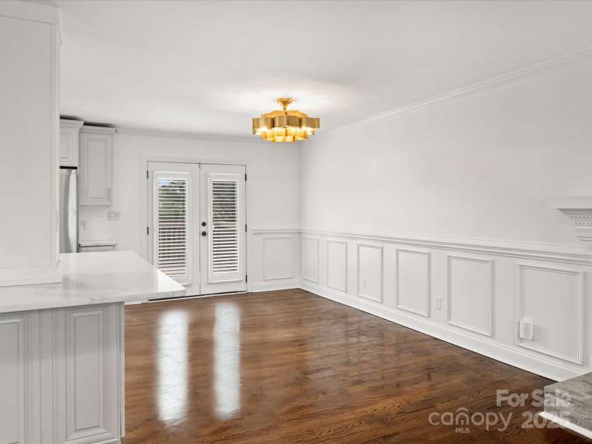 3453 Selwyn Avenue, Charlotte, NC 28209.  MLS# CAR4208971, YatesRealty ID 1060. Dining